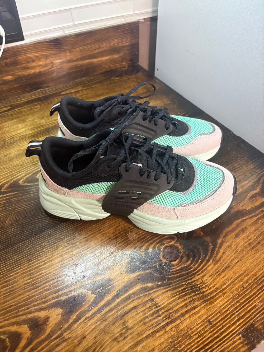 Jordan’s teal and black sneakers size 7Y